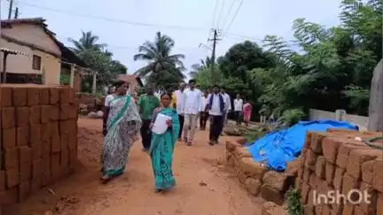 ಸಿದ್ಧಾಪುರ: ಪಟ್ಟಣದ ವಿವಿಧೆಡೆ ಶಾಸಕ ಭೀಮಣ್ಣ ಭೇಟಿ : ಸಾರ್ವಜನಿಕರೊಂದಿಗೆ ಮೂಲಭೂತ ಸೌಕರ್ಯಗಳ ಕುರಿತು ಚರ್ಚೆ