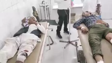 महोबा: श्रीनगर में शराब के नशे में चालक ने ई-रिक्शा पलटाया, दो यात्री गंभीर घायल