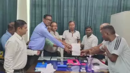 মাদারিহাট: গ্যারগান্ডা চা বাগানের সমস্যা নিয়ে বুধবার আলিপুরদুয়ারে শ্রম দপ্তরে স্মারকলিপি দিল বিটিডব্লিউইউ