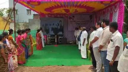 பாலக்கோடு: தக்காளி மார்க்கெட் அருகே அறிவுசார் மையம் அமைக்க பேரூராட்சி தலைவர் பி.கே.முரளி பூமி பூஜை