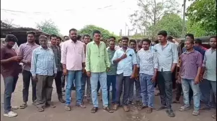 బెల్లంపల్లి: బెల్లంపల్లిలో 30 సంవత్సరాలగా ఆటోలు నిలుపుతున్న స్థలాన్ని ఆటో స్టాండ్ కు కేటాయించాలన్న ఆటో యూనియన్ అధ్యక్షుడు రామ్ కుమార్