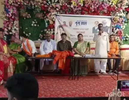 महुआ: महुआ में भाजपा कार्यकर्ताओं ने मोदी सरकार के 11 साल पूरे होने पर 'बेमिसाल' कार्यक्रम का आयोजन किया