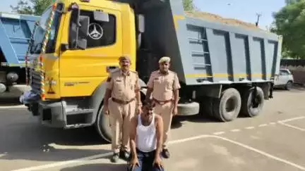 पचपदरा: थाना समदड़ी ने 'ऑपरेशन अखरोट' के तहत अवैध बजरी से भरा डम्पर किया जब्त, आरोपी खेमाराम गिरफ्तार