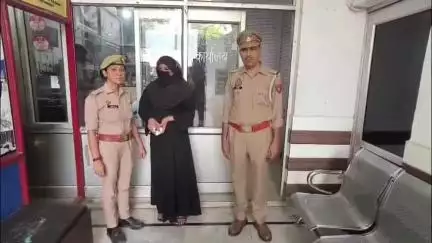सहारनपुर: थाना देहात कोतवाली पुलिस ने पटाखा फैक्ट्री मोड़ से एक महिला नशा तस्कर को किया गिरफ्तार, 125 ग्राम अवैध चरस बरामद