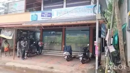 കോഴിക്കോട്: രാമനാട്ടുകരയിൽ ബാങ്ക് ജീവനക്കാരന്റെ കൈയിൽ നിന്ന് 40 ലക്ഷം രൂപയിലധികം പണം തട്ടിപ്പറിച്ചതായി പരാതി