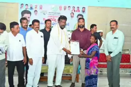 జగిత్యాల: 389 మందికి ఇందిరమ్మ ఇండ్ల మంజూరు పత్రాలు పంపిణీ  లబ్ధిదారులు ఇండ్ల నిర్మాణం ప్రారంభించాలి మంత్రి అడ్లూరి లక్ష్మణ్ కుమార్