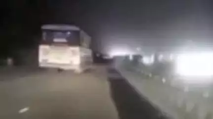 हरिद्वार: भूमानंद हॉस्पिटल के पास हाइवे पर मैक्स गाड़ी पलटने का वीडियो हुआ वायरल, ऑटो को ओवरटेक करते वक्त हुआ हादसा