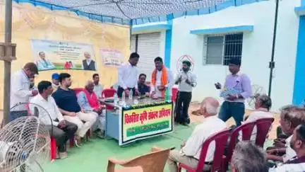 सिमगा: कामता सोसायटी में विकसित कृषि संकल्प अभियान के तहत कार्यक्रम में जनपद सदस्य चंद्रप्रकाश टोंडे सहित अन्य हुए उपस्थित