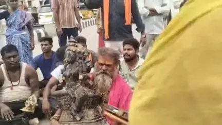 తిరుచానూరు పోలీస్ స్టేషన్ ముందు ఉద్రిక్తత