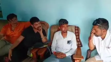 गोपद बनास: ग्राम कुआं में धान की अवैध बिक्री करने वाला एक आरोपी शिव सैनिकों की मदद से पुलिस द्वारा पकड़ा गया