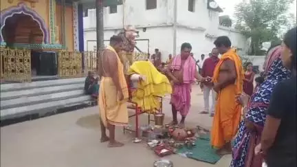 ସୋହେଲା: ଶନିମାଲ ଗ୍ରାମର ଜଗନ୍ନାଥ ମନ୍ଦିର ପରିସରରେ ଆଜି ମହାପ୍ରଭୁଙ୍କ ସ୍ନାନଯାତ୍ରା ମହାସମାରୋହରେ ଅନୁଷ୍ଠିତ,ଦେଖନ୍ତୂ ପୂଜକ ଙ୍କ ମତାମତ