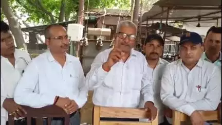 हैदरगढ़: राज्यमंत्री के चाचा अधिवक्ता विजय कुमार शर्मा सहित अन्य अधिवक्ताओ ने कहा- शिकायत के बाद भी नहीं हुई सुनवाई #jansamasya