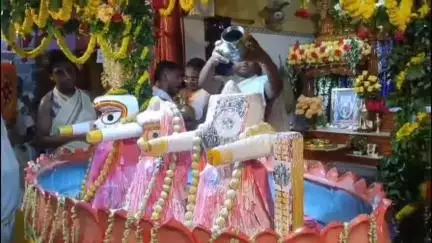 হাবড়া ২: অশোকনগর ১০ নম্বর ওয়ার্ডের জগন্নাথ সেবাশ্রমে জগন্নাথ স্নানযাত্রা অনুষ্ঠিত হলো