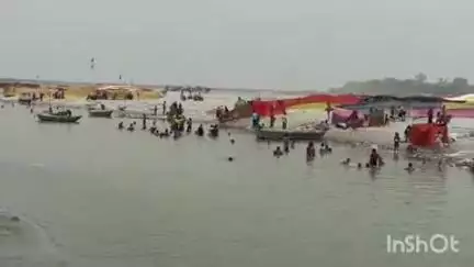 कायमगंज: ढाईघाट गंगातट पर पूर्णिमा के अवसर पर हजारों श्रद्धालुओं ने लगाई आस्था की डुबकी, सुरक्षा व्यवस्था के पुख्ता इंतजाम रहे