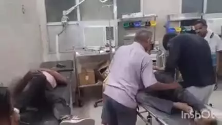 कैसरगंज: बैरिया गांव के पास अज्ञात वाहन की टक्कर से बाइक सवार 2 लोग हुए घायल, मेडिकल कॉलेज किया गया रेफर