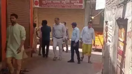 मथुरा: वृन्दावन में बांके बिहारी कॉरिडोर को लेकर गलियों में घूम-घूमकर टीमों द्वारा किया गया सर्वे