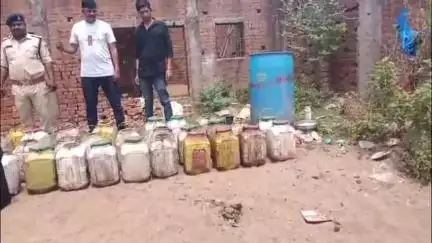 बड़वारा: विलायत कला में बड़वारा पुलिस का छापा, अवैध शराब ठिकाने से ₹50,000 का महुआ लाहन व शराब भट्टी नष्ट