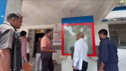 सिवनी: कोरोना के बढ़ते मामलों को देखते हुए विधायक ने जिला अस्पताल का किया निरीक्षण