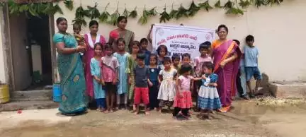 శంకరంపేట ఏ: శంకరంపేట మండల కేంద్రంలో అమ్మ మాట అంగన్వాడి బాట కార్యక్రమంలో భాగంగా చిన్నారులతో ర్యాలీ
