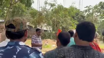 গোয়ালপোখর ২: চাকুলিয়া থানার সাগর পুর ঘোষ পাড়া গ্রামে বাংলা আবাস যোজনার ঘর পরিদর্শনে এলেন BDO