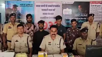 चांपा: चाम्पा पुलिस ने मोबाइल दुकान में चोरी करने वाले 4 आरोपियों को किया गिरफ्तार, भेजा न्यायिक रिमांड पर