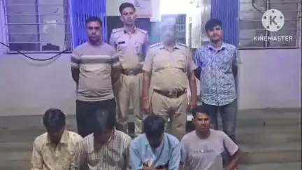 बकानी: बकानी थाना पुलिस ने सवाखोह गाँव में जुआ खेलते हुए चार जुआरियों को गिरफ्तार किया, 8 बाइक व एक शिफ्ट कार की गई ज़ब्त