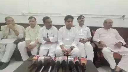 दतिया नगर: सर्किट हाउस में कांग्रेस की प्रेस कॉन्फ्रेंस, संगठन सृजन अभियान को लेकर पूर्व मंत्री कमलेश्वर पटेल रहे मौजूद