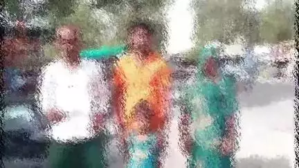 मऊरानीपुर: मऊरानीपुर में दो मासूम बच्चों की मां प्रेमी के साथ फरार, पति और बच्ची ने कोतवाली में लगाई गुहार