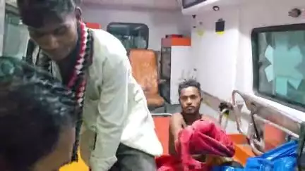 चिचोली: हर्रावाड़ी गांव के पास तेज रफ्तार कार ने बाइक सवार तीन युवकों को मारी टक्कर, सभी गंभीर घायल