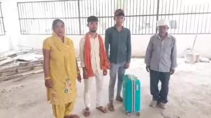 इटावा: अयोध्या से मजदूरी कर लौटी महिला के भतीजे से कार सवार ने की डेढ़ लाख की टप्पेबाजी, पीड़िता ने एसएसपी से लगाई गुहार