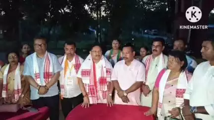 সোণাৰি: মন্ত্ৰী বিধায়কৰ উপস্থিতিত চৰাইদেউ মৈদাম প্ৰাঙ্গনত হাই মাষ্ট লাইটৰ আধাৰশিলা সম্পন্ন কৰে  বিজেপি সভাপতি দিলীপ শইকীয়াই