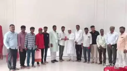 अहमदपूर: सहकार मंत्री बाबासाहेब पाटील यांच्या संकल्पनेतून २०तरुणांची नामांकित कंपनीतनिवड झाल्याबद्दलराष्ट्रवादी कार्यालयात सत्कार