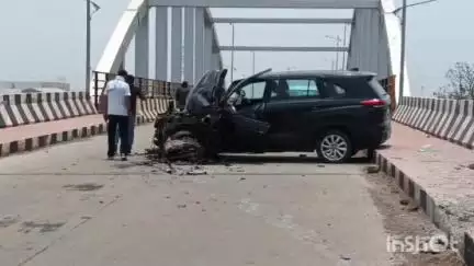 मझगवाँ इलाके के ओवर ब्रिज पर तेज रफ्तार वाहन अनियंत्रित होकर दुर्घटनाग्रस्त