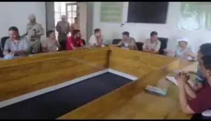 नरेन्द्रनगर: अगराखाल चौकी पर CO नरेंद्र नगर ने आमजन के साथ बैठक की, चार धाम यात्रा की दृष्टिगत संवाद कायम करने के लिए