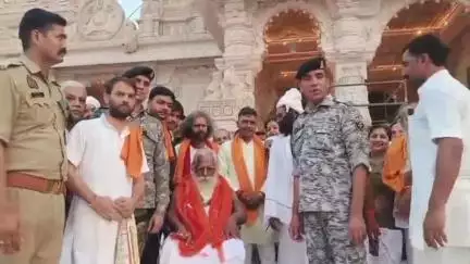 महंत नृत्य गोपाल दास ने रामलला राम दरबार के दर्शन और पूजन किए