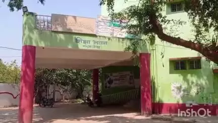 भभुआ: झाली सरकारी विद्यालय में मुर्गा पार्टी मनाने के मामले में डीईओ के आदेश पर की गई कार्रवाई, 8 शिक्षक निलंबित