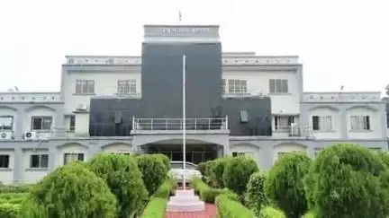 नारायणपुर: जिला पंचायत सभागृह की समीक्षा बैठक में कलेक्टर ने धीमी प्रगति पर जताई नाराजगी, अनुपस्थित 09 सचिवों को दिया नोटिस