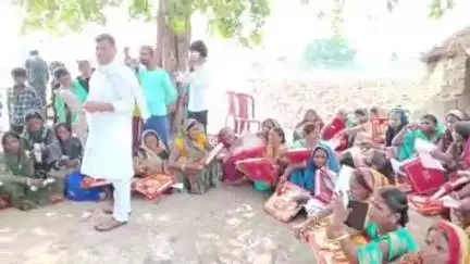 घाट कुसुंभा: विधायक विजय सम्राट ने घाटकुसुंभा प्रखंड में ग्रामीणों संग मनाया लालू यादव का जन्मदिन, 'माई बहिन मान योजना' की दी जानकारी