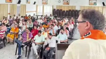 भवारना: विधायक विपिन सिंह परमार ने भाजपा संगठनात्मक जिला पालमपुर के बीजेपी कार्यालय में हिस्सा लिया