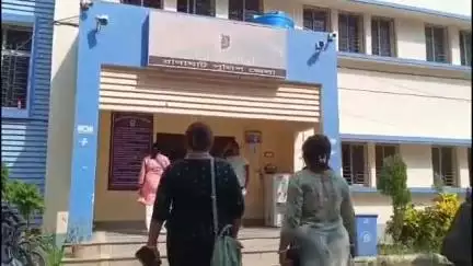 রানাঘাট ২: বেড়াতে গিয়ে ট্রাভেল এজেন্সির কাছে প্রতারণার শিকার পান্থপাড়ার 27 জন পর্যটক, রানাঘাট থানায় অভিযোগ দায়ের প্রতারিতদের