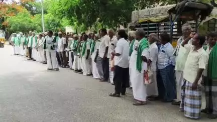 ஆரணி: 3 வருடங்களாக மனு அளித்தும் நடவடிக்கை இல்லை - SV நகரம் சாலை ஆக்கிரமிப்பை அகற்ற விவசாயிகள் ஆர்ப்பாட்டம் #localissue
