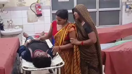 एटा: 36 वर्षीय व्यक्ति ने अपनी ससुराल गांव लोथरा में खाया जहरीला पदार्थ, उपचार के दौरान MC में हुई मौत, परिवार में मचा कोहराम