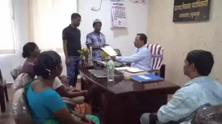 पालकोट: पालकोट प्रखंड विकास पदाधिकारी ने जन सुनवाई कर जनता दरबार का आयोजन किया