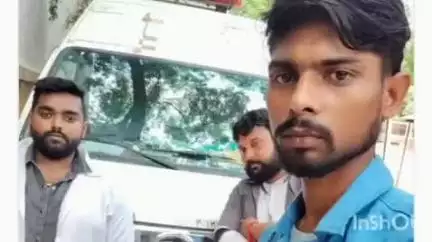 नानपारा: अमरैया गांव समेत 4 गांव में मोबाइल वेटनरी यूनिट की टीम ने पशुओं के गलाघोटू का निशुल्क टीकाकरण किया
