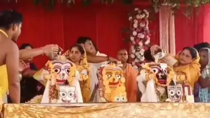 সালানপুর: আসানসোলের গাড়ুই গ্রামে ইসকনের জগন্নাথ দেবের মন্দিরে ধূমধাম সহকারে স্নানযাত্রা উৎসব পালন