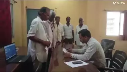 खाचरौद: खाचरोद: चंदवासला पंचायत के सचिव और सरपंच पर भ्रष्टाचार के आरोप