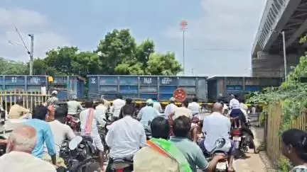 రాయదుర్గం: అర్ధాంతరంగా ఆగిపోయాయిన పట్టణంలోని రైల్వే ఫ్లై ఓవర్ బ్రిడ్జిల నిర్మాణం పూర్తి చేయాలని కోరుతున్న స్థానికులు #localissue