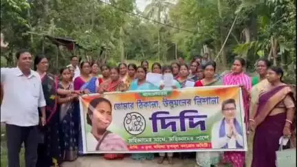 কাঁথি ৩: কাঁথি ৩ ব্লক মহিলা তৃণমূল কংগ্রেসের উদ্যোগে আজ বিধুবাহারী পশ্চিম বুথে"তোমার ঠিকানা উন্নয়নের নিশানা কর্মসূচি অনুষ্ঠিত হল