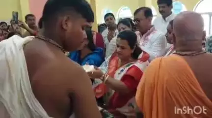 গাইঘাটা: জগন্নাথ দেবের স্নানযাত্রা উপলক্ষে গাইঘাটার শিমুলপুর মানিকহীরা মঠে জগন্নাথ দেবের  স্নান যাএা অনুষ্ঠিত হলো