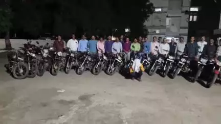 जालना: मोटार सायकली चोरणारा गुन्हे शाखेच्या सापळ्यात; 3 लाख 67 हजार  रुपये किंमतीच्या 15 मोटार सायकली जप्त